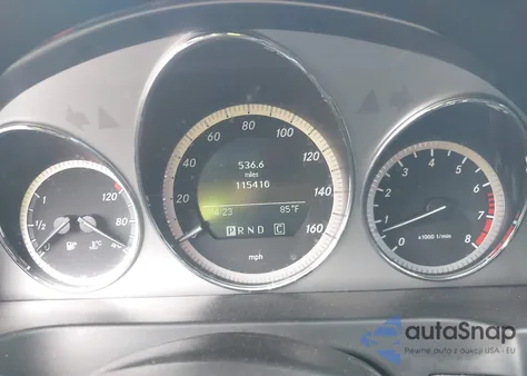 2010 Mercedes-Benz C 300 Luxury/Sport z USA, uszkodzony, nr VIN WDDGF5EB9AR114179